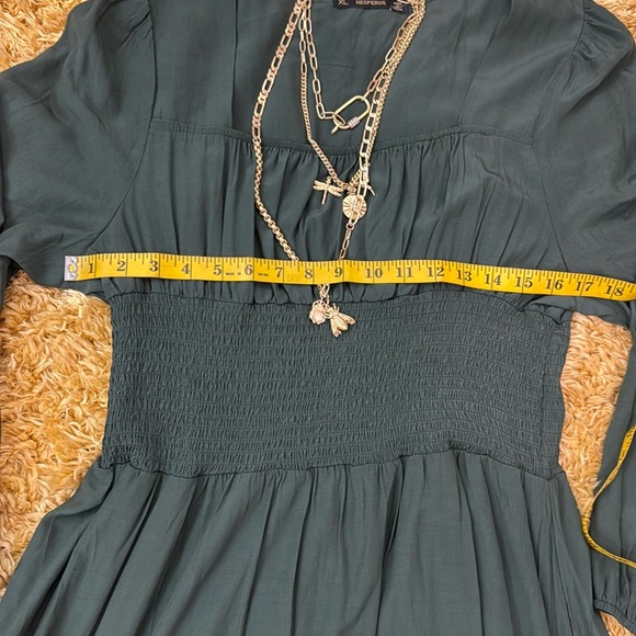 Elegant Green Long Sleeve Dress - Picture 4 of 6